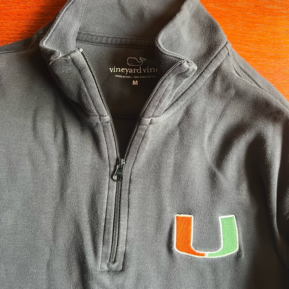 Great condition Men’s vineyard vines Quarter zip size M - Picture 2 of 2
